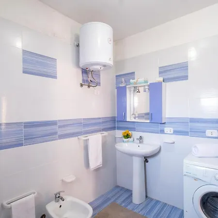 Sunrise In With Private Parking And Air Conditioning *