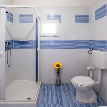 Sunrise In With Private Parking And Air Conditioning