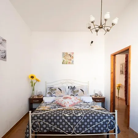 Sunrise In With Private Parking And Air Conditioning