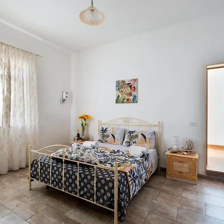 Sunrise In With Private Parking And Air Conditioning