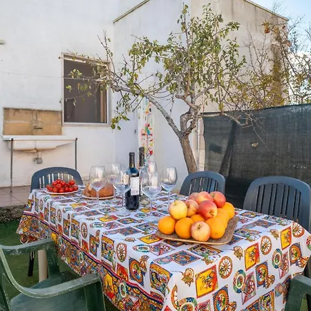 Sunrise In With Private Parking And Air Conditioning Holiday home *